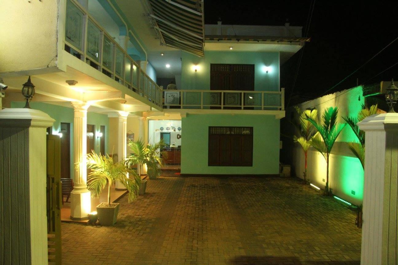 Hotel Romano Negombo Esterno foto